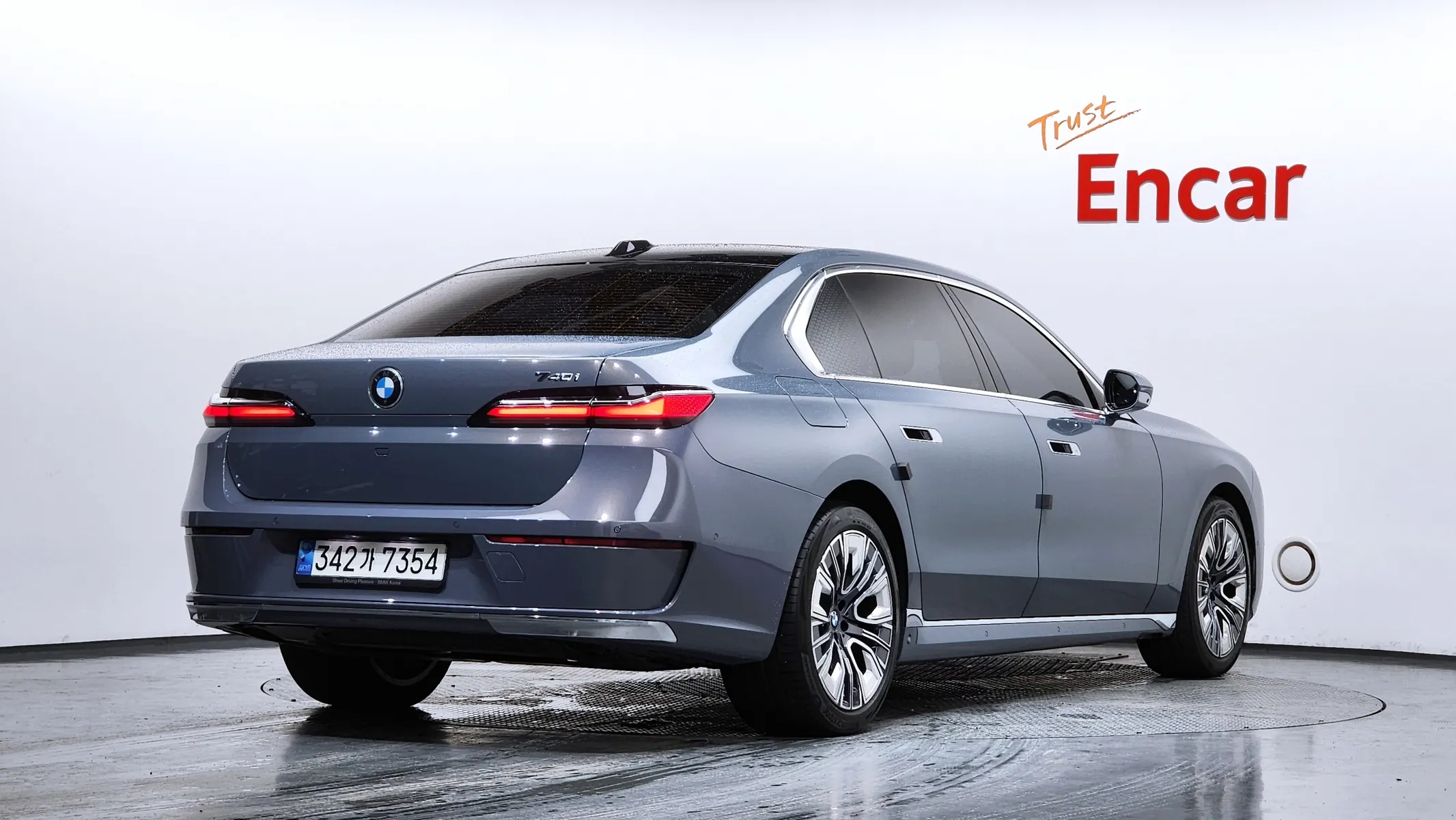 BMW 7 Series (G70) 740i sDrive 2023 2/44