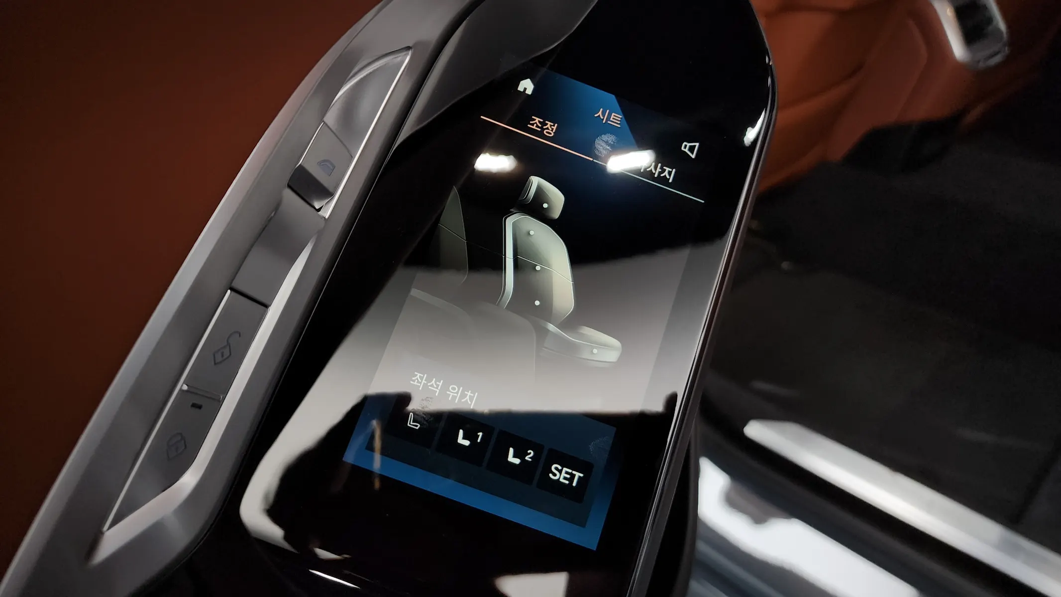 BMW 7 Series (G70) 740i sDrive 2023 43/44