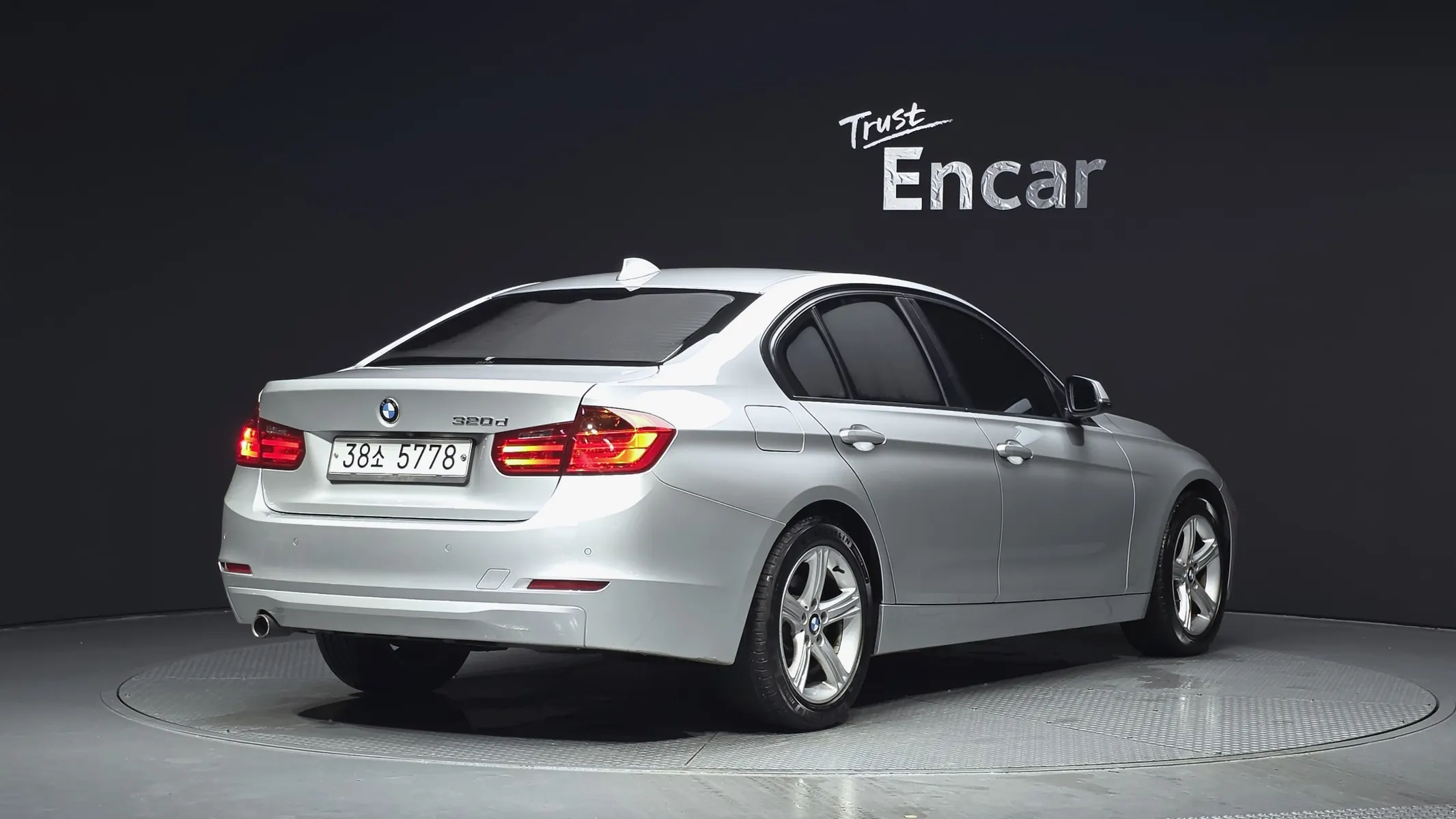 BMW 3 Series (F30) 320d 2013 2/21
