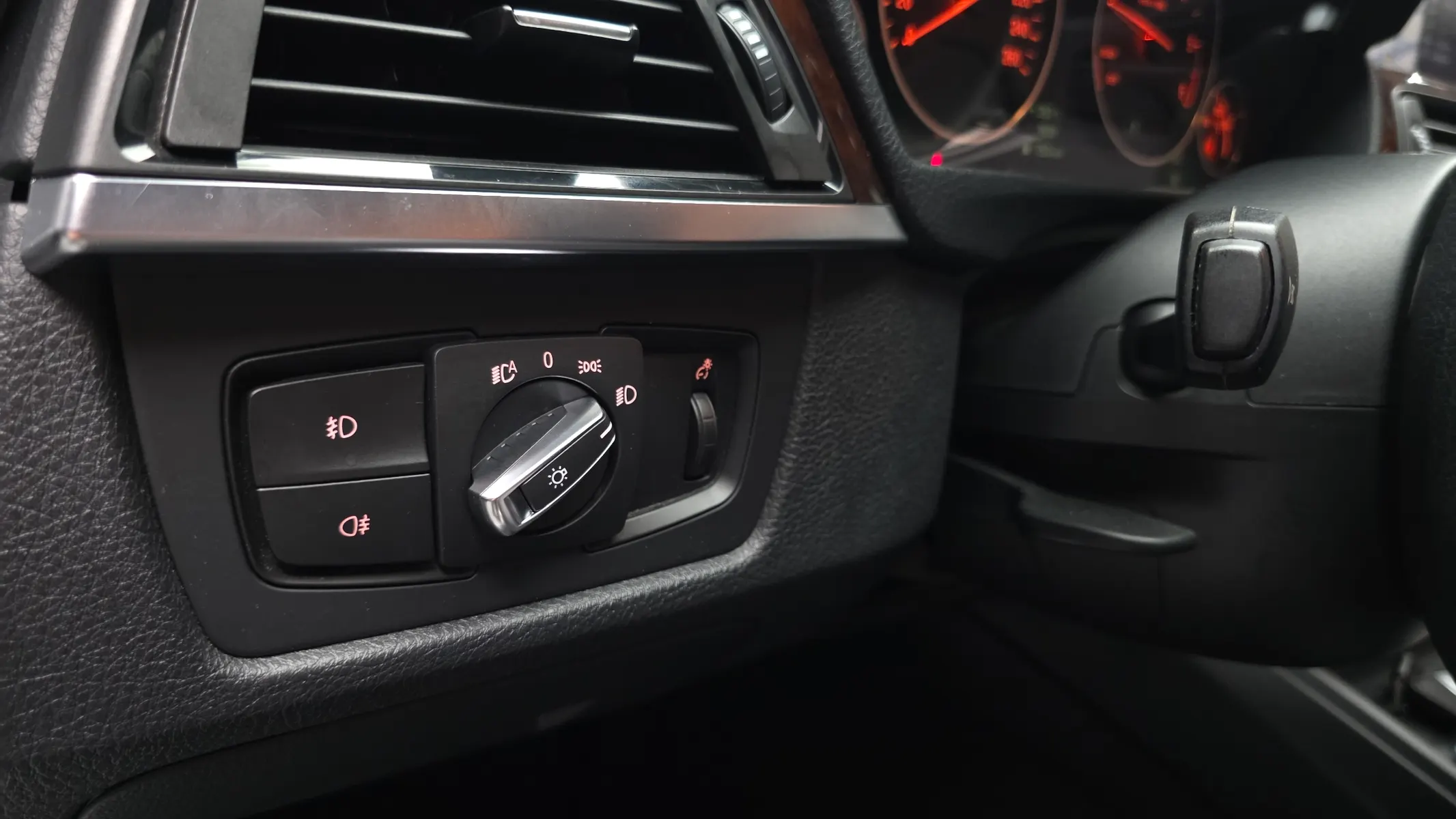 BMW 3 Series (F30) 320d 2013 20/21