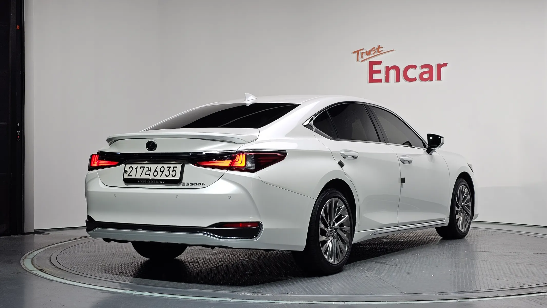 Lexus ES300h 7 2025 2/39