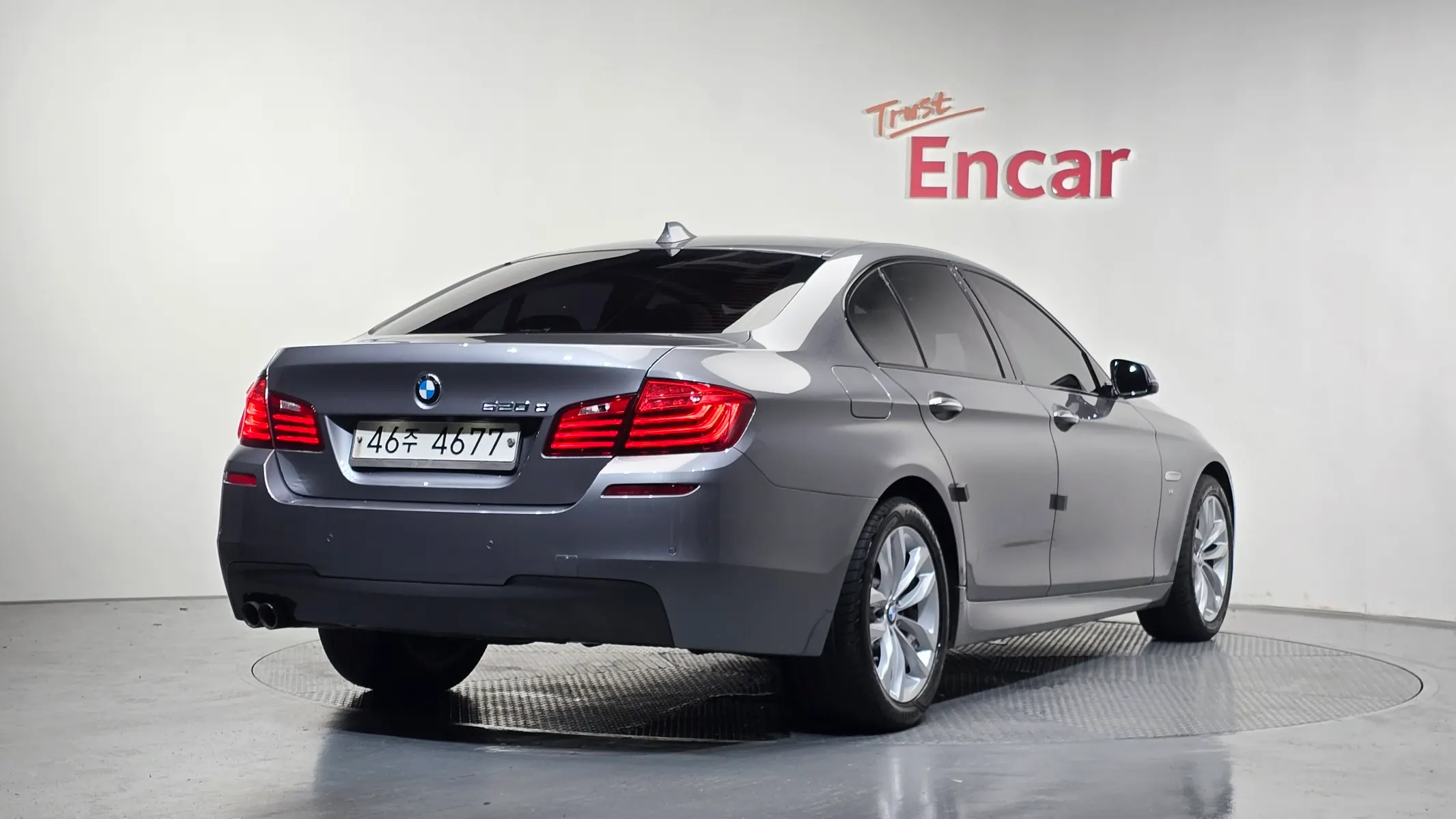 BMW 5 Series (F10) 520d M 2015 2/21