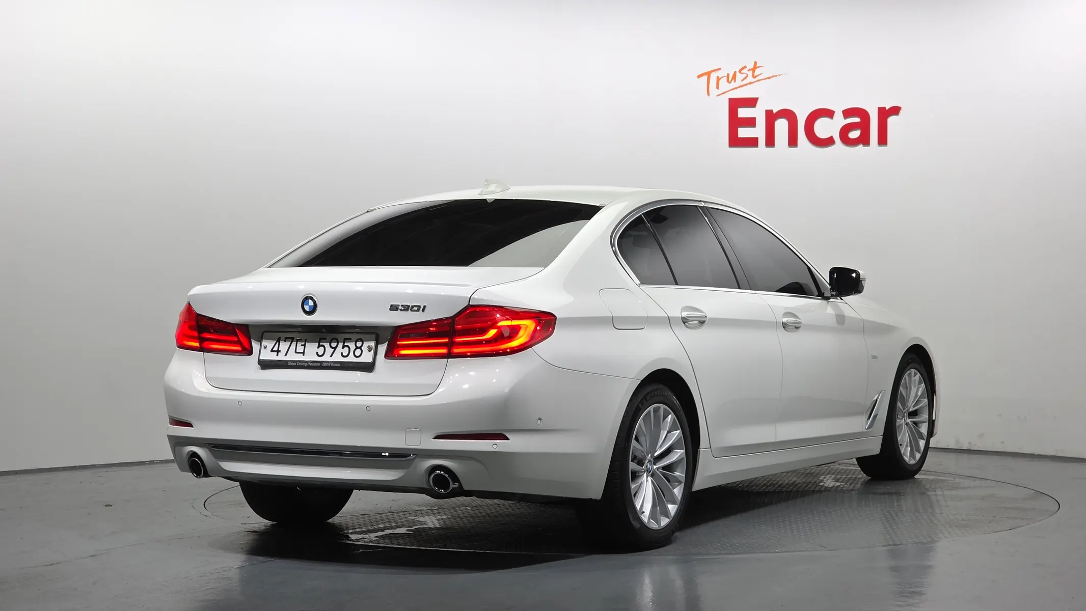 BMW 5 Series (G30) 530i 2018 2/34