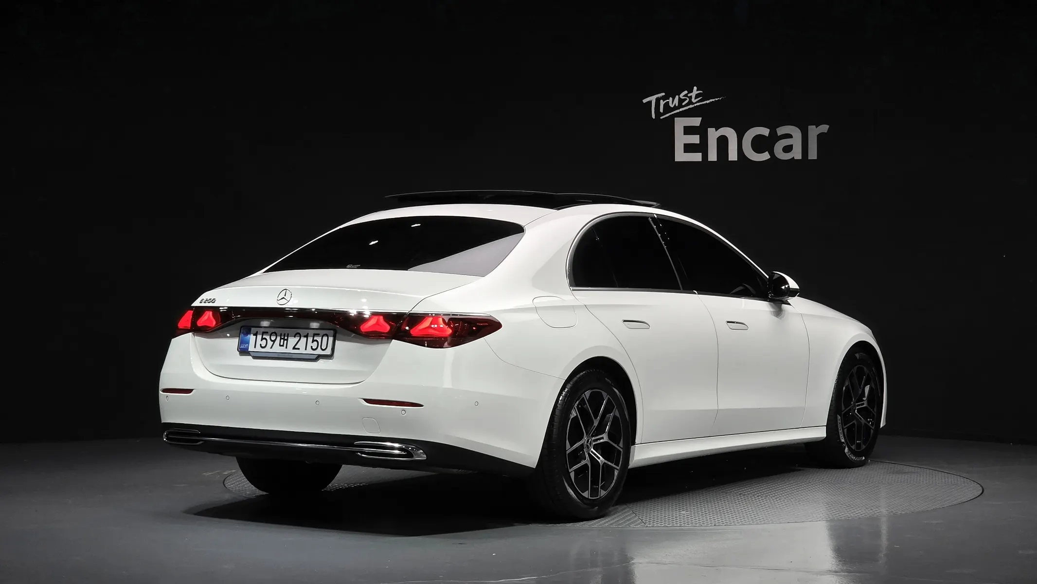 Mercedes-Benz E-Class W214 E200 2025 2/31