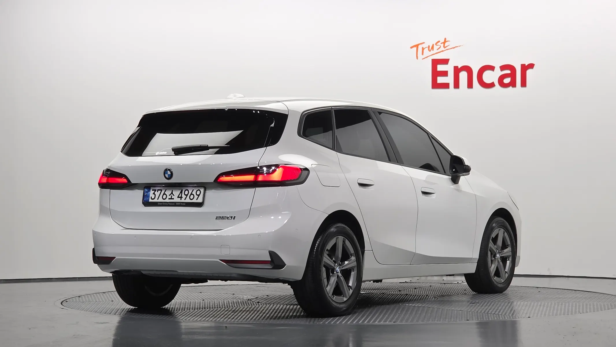 BMW 2 Series Tourer (U06) 220i 2023 2/32