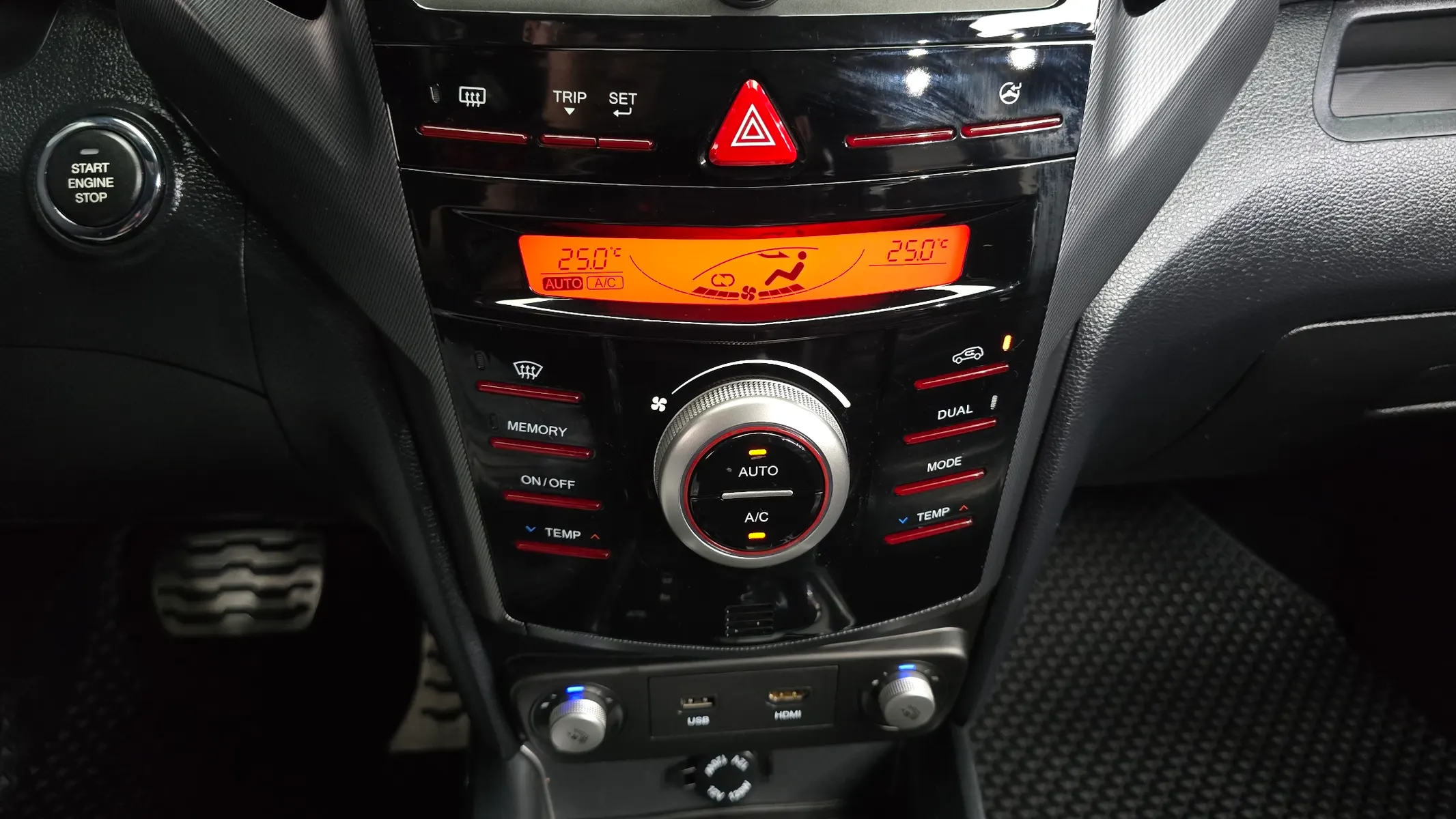 KG Mobility Tivoli LX 4WD 2017 30/31