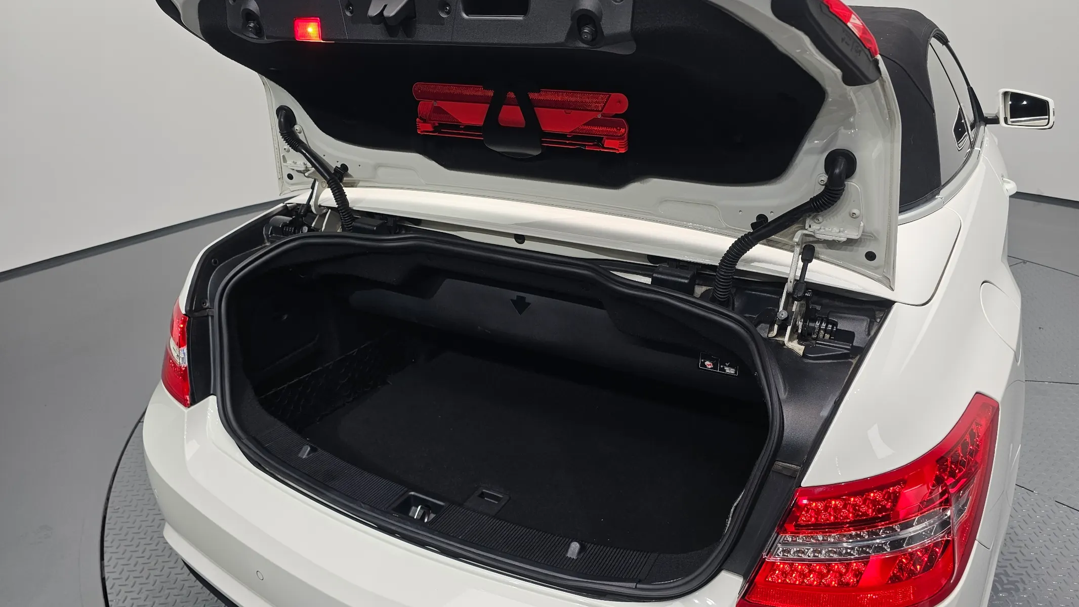 Mercedes-Benz E-Class W212 E350 2011 30/31