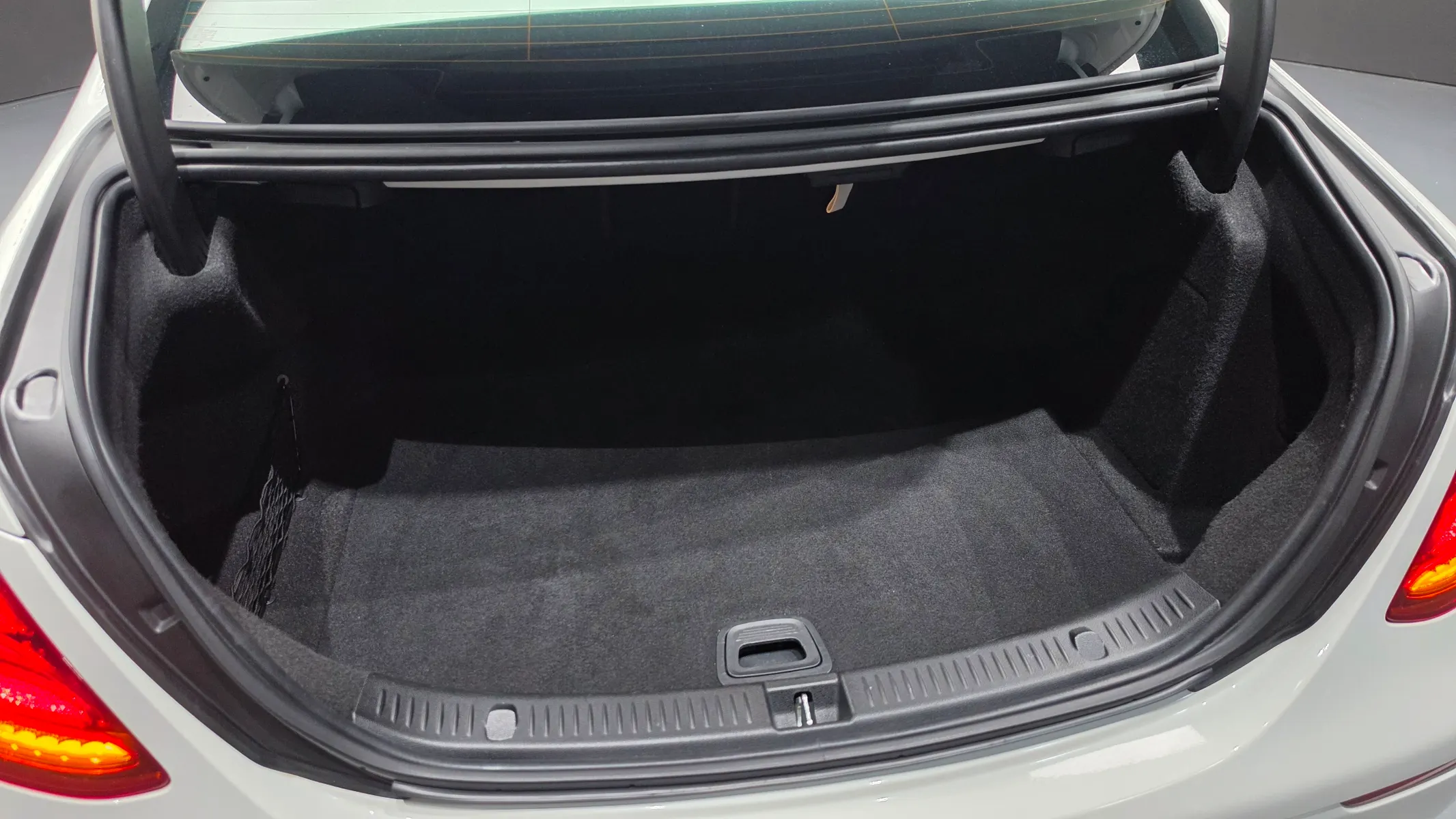 Mercedes-Benz E-Class W213 E250 2020 32/33