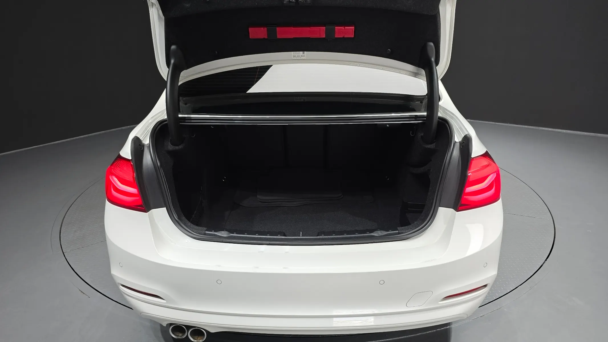 BMW 3 Series (F30) 320d 2018 34/35