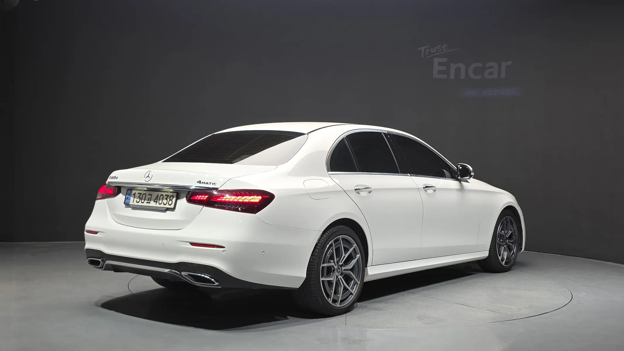 Mercedes-Benz E-Class W213 E220d 4MATIC AMG Line 2022 2/34