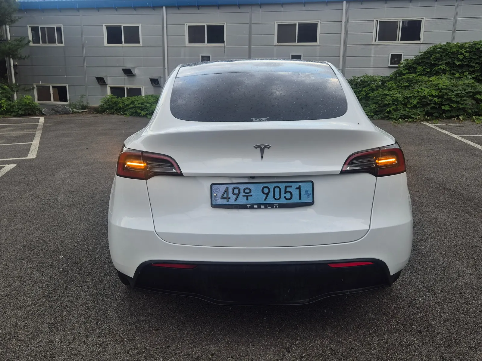 Tesla Y RWD 2024 3/5