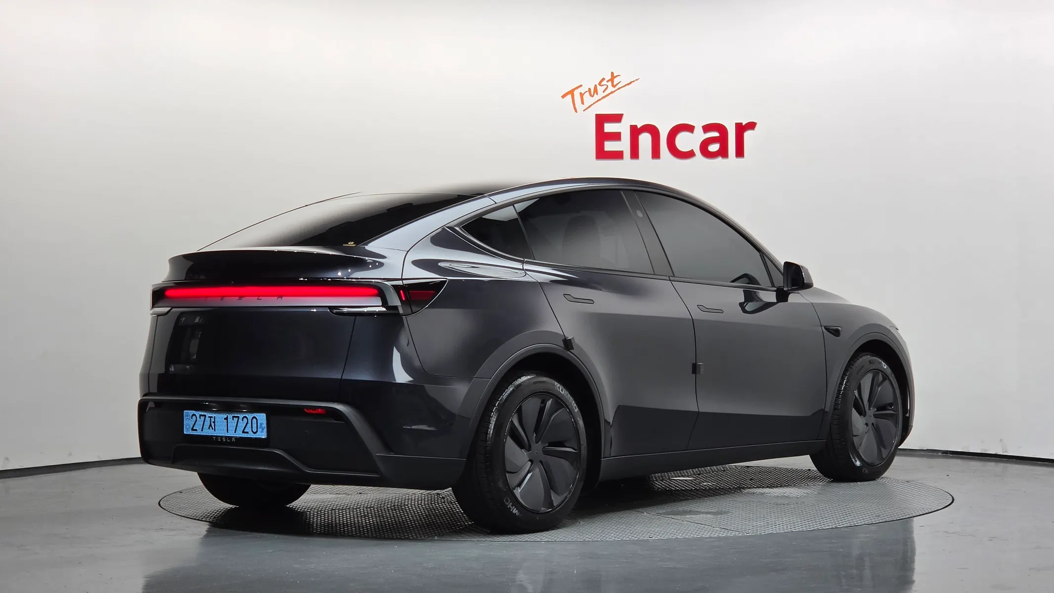Tesla Y RWD 2025 2/38