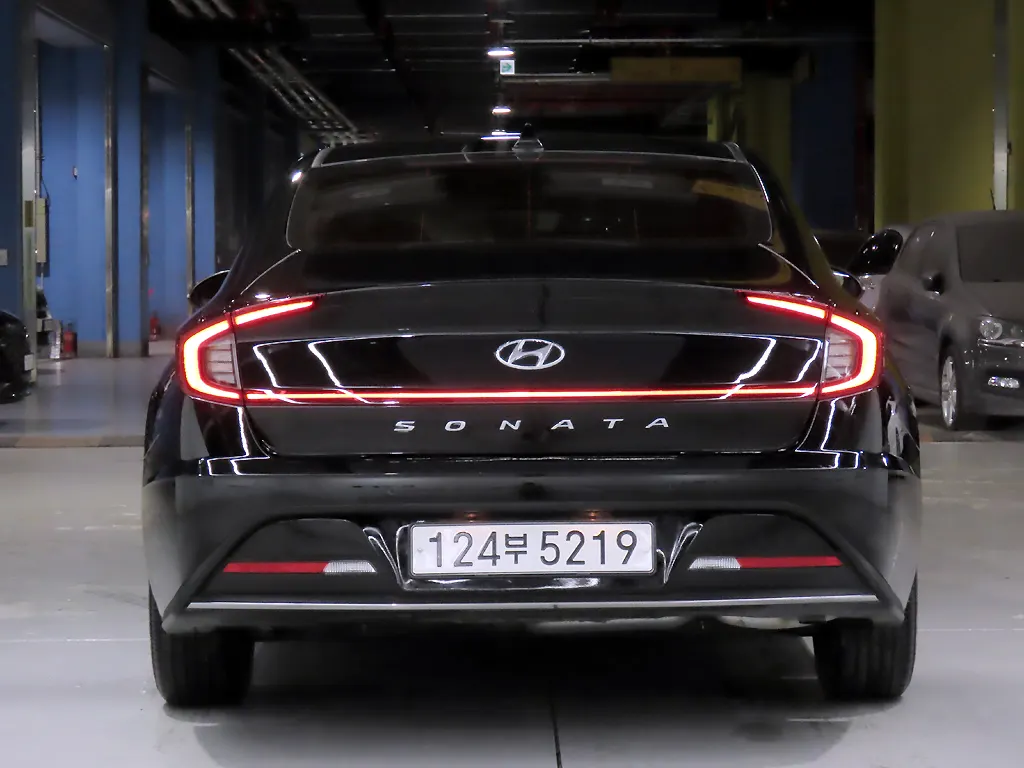 Hyundai (DN8) 2022 2/5