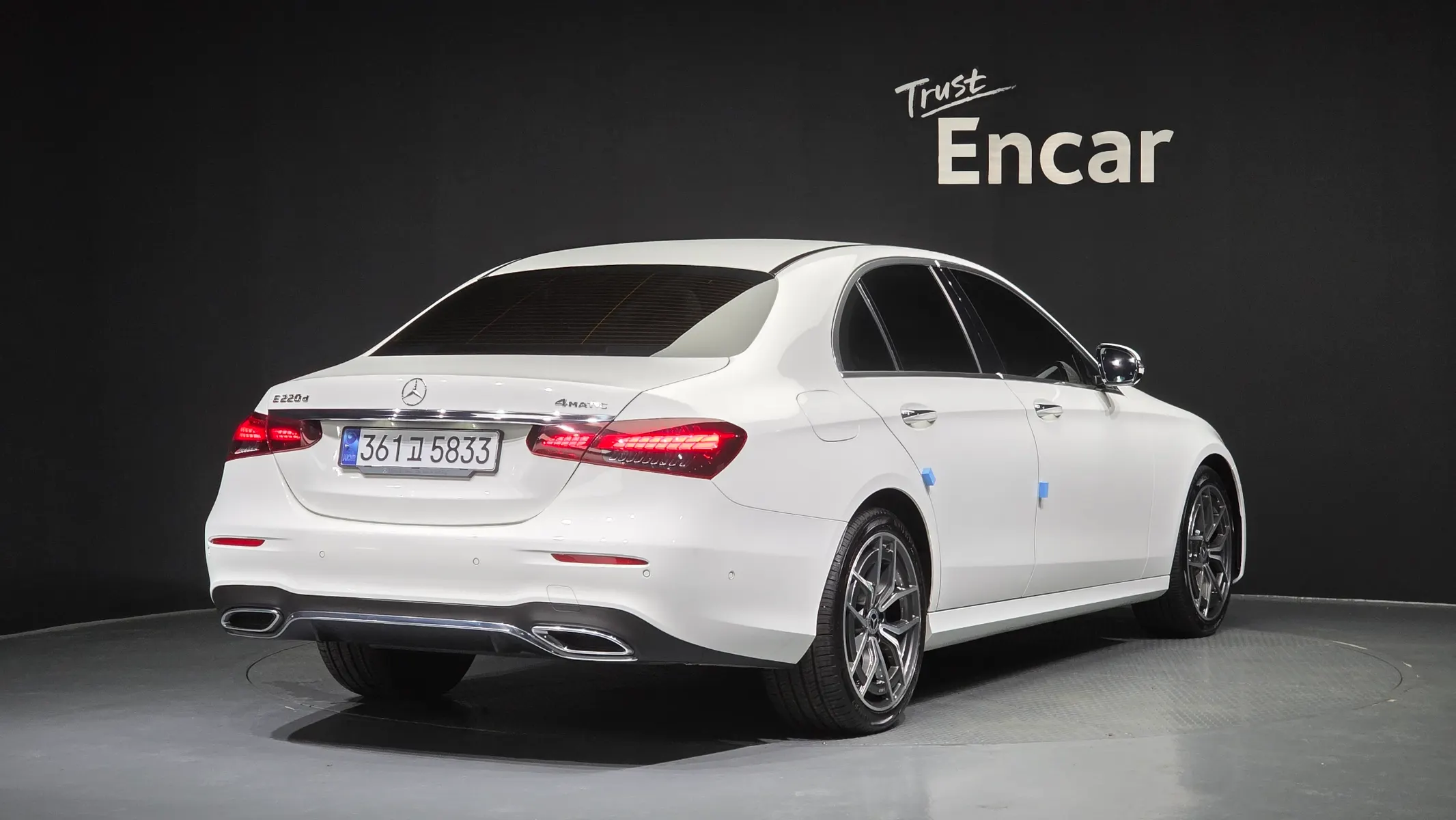 Mercedes-Benz E-Class W213 E220d 4MATIC AMG Line 2022 2/38