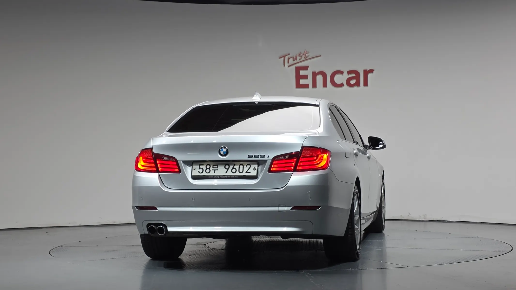 BMW 5 Series (F10) 528i 2013 3/34