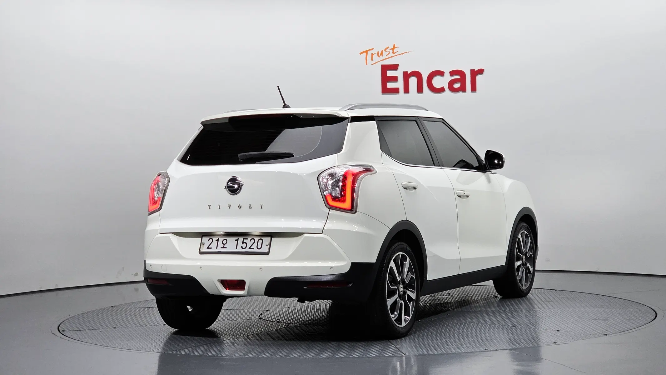 KG Mobility Tivoli VX 2WD 2016 2/33