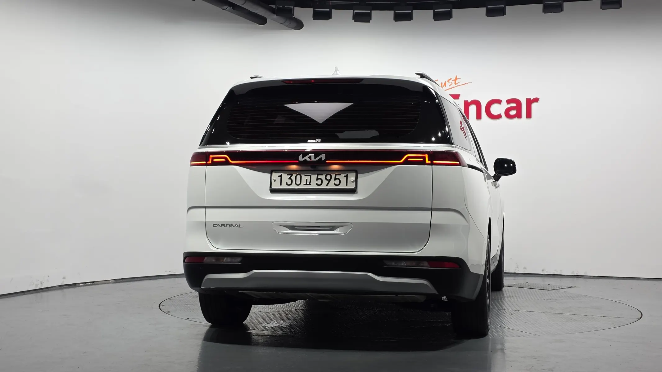 Kia Carnival 9 2022 3/5