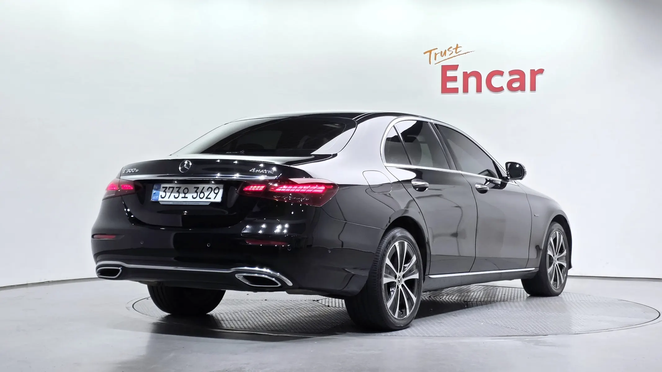 Mercedes-Benz E-Class W213 E300e 4MATIC 2021 2/21
