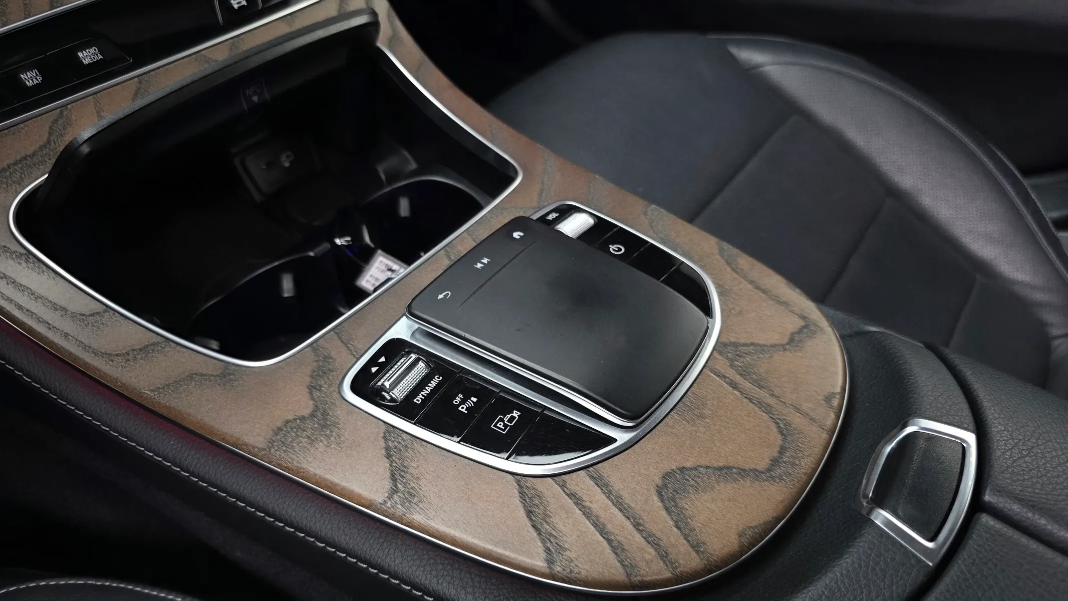 Mercedes-Benz E-Class W213 E300e 4MATIC 2021 20/21