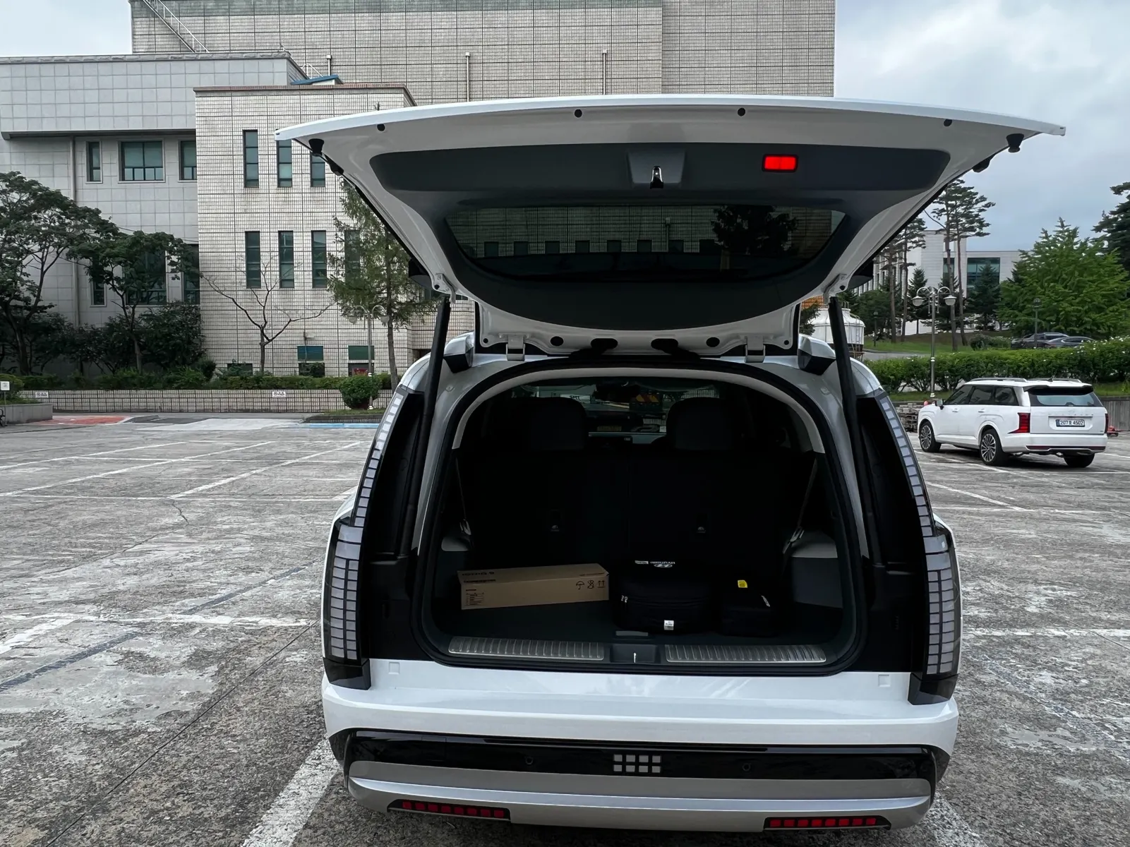 Hyundai 9 AWD 2026 3/5