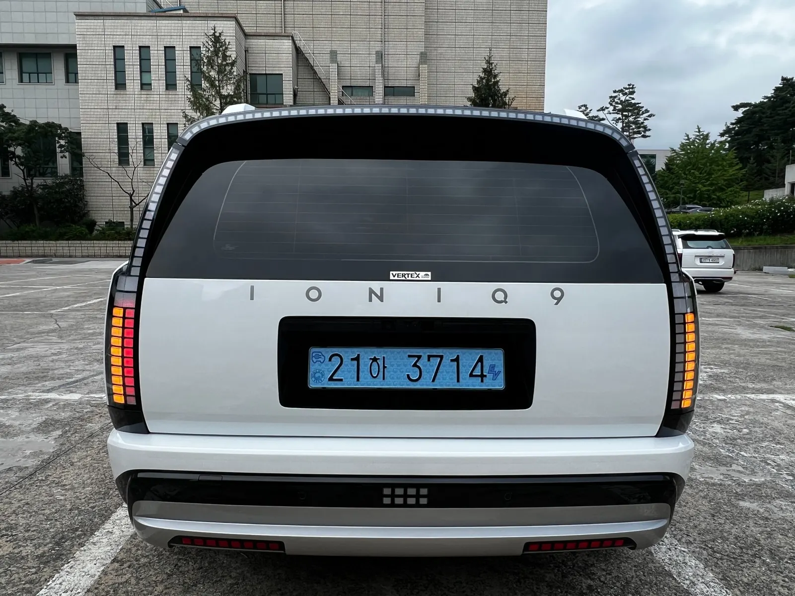Hyundai 9 AWD 2026 2/5