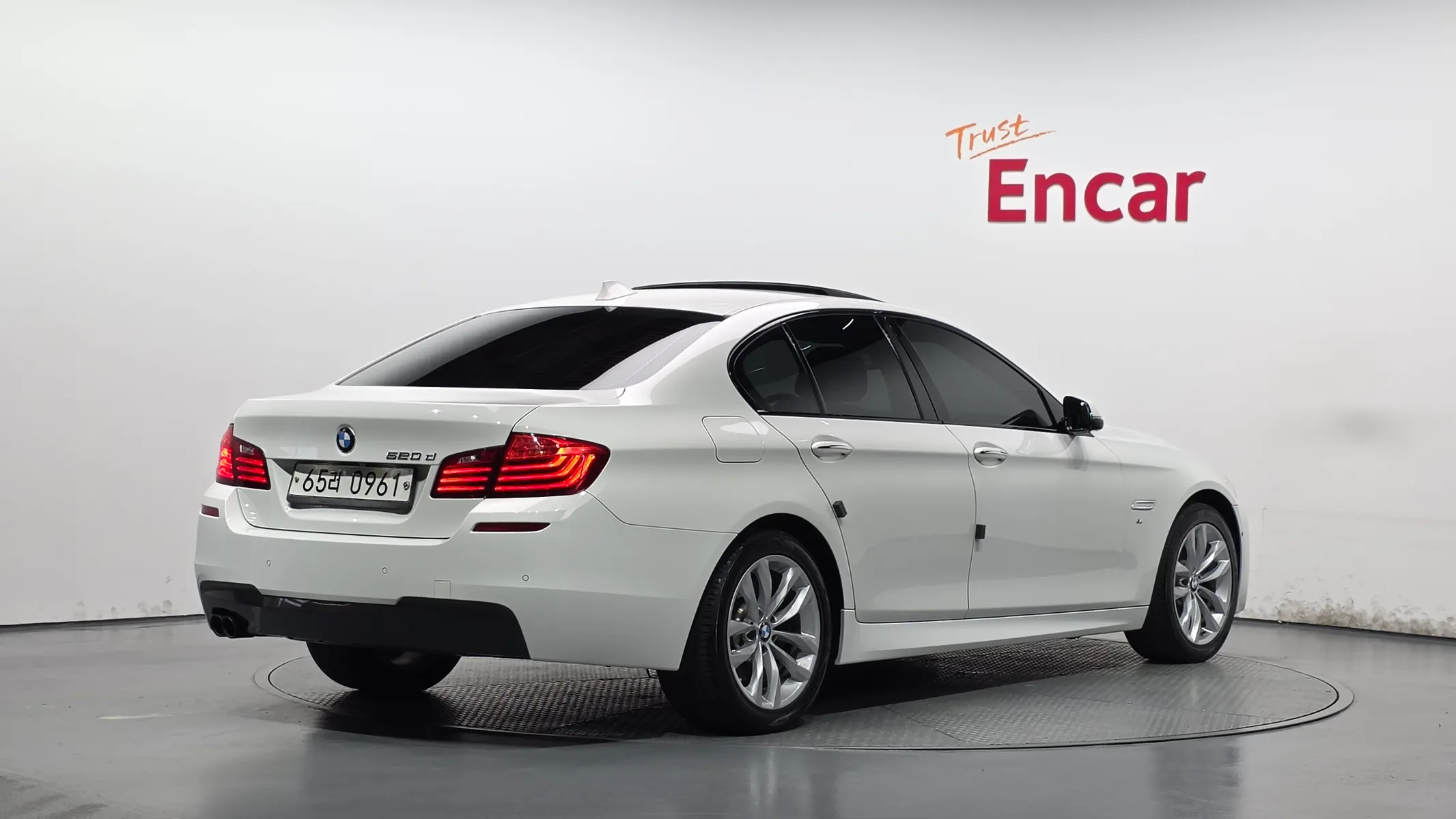 BMW 5 Series (F10) 520d M 2015 2/21