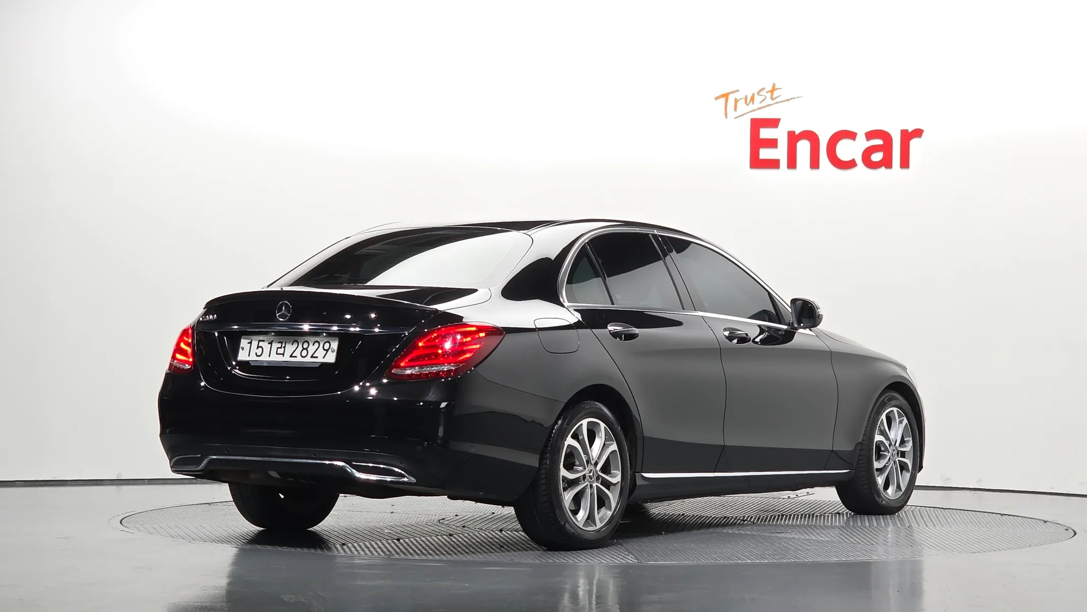 Mercedes-Benz C-Class W205 C200 2017 2/32