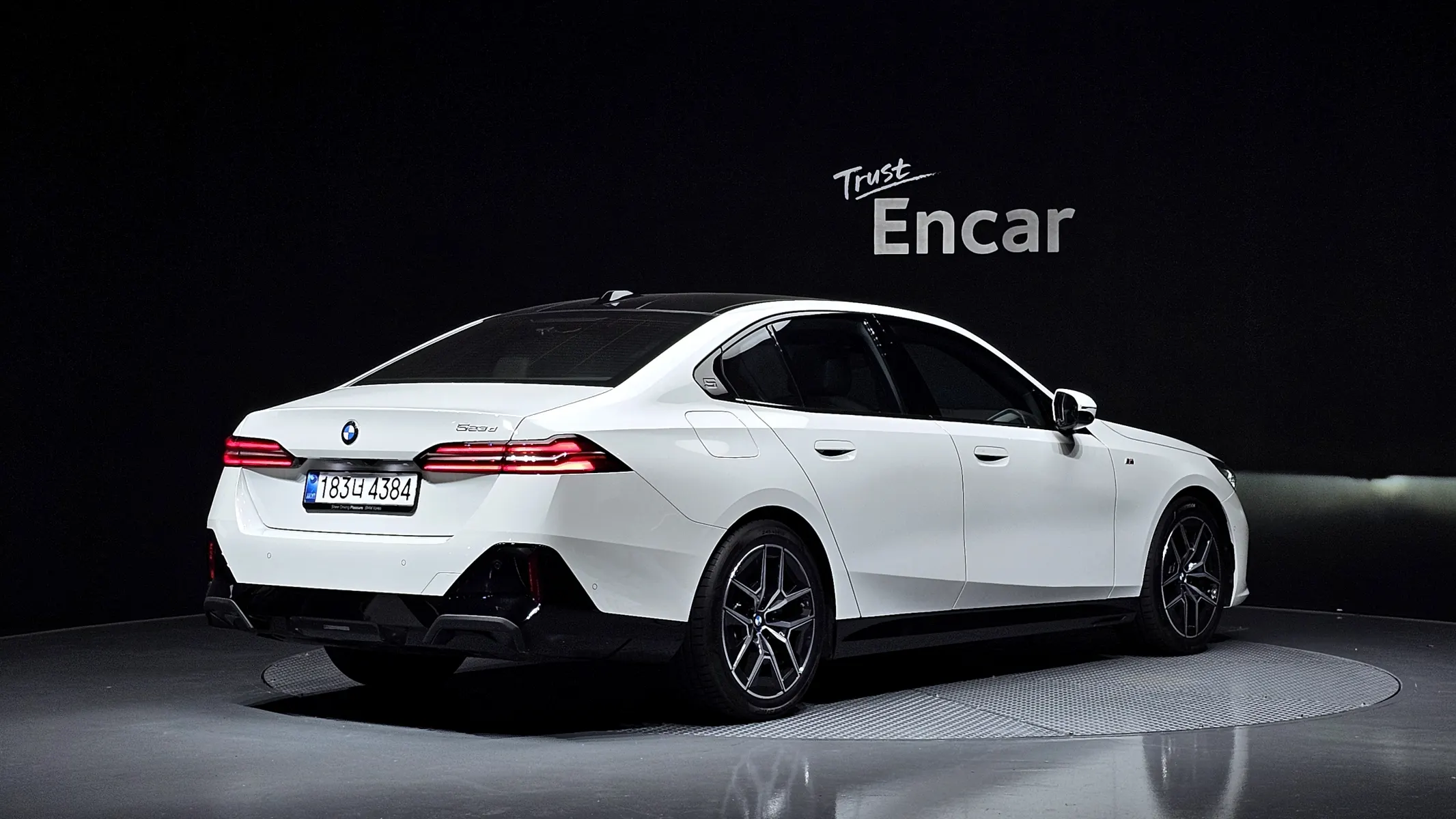 BMW 5 Series (G60) 523d M 2025 2/41