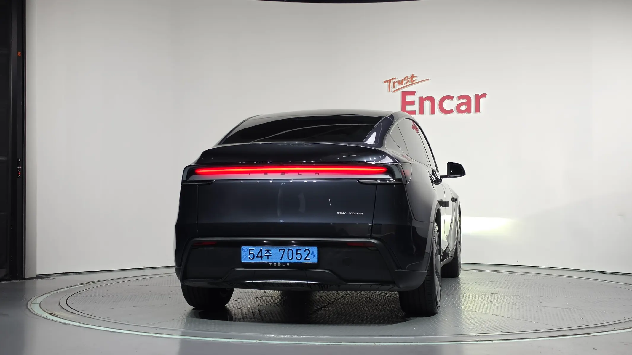 Tesla Y AWD 2026 3/5