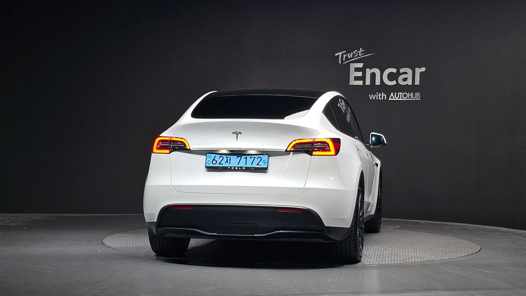 Tesla Y AWD 2023 3/5