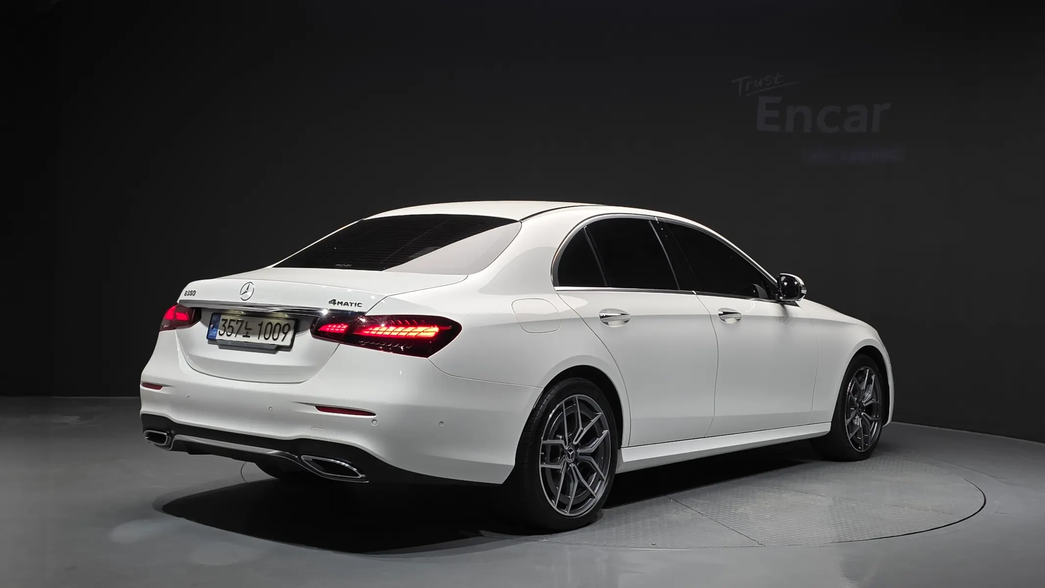 Mercedes-Benz E-Class W213 E220d 4MATIC AMG Line 2022 2/33