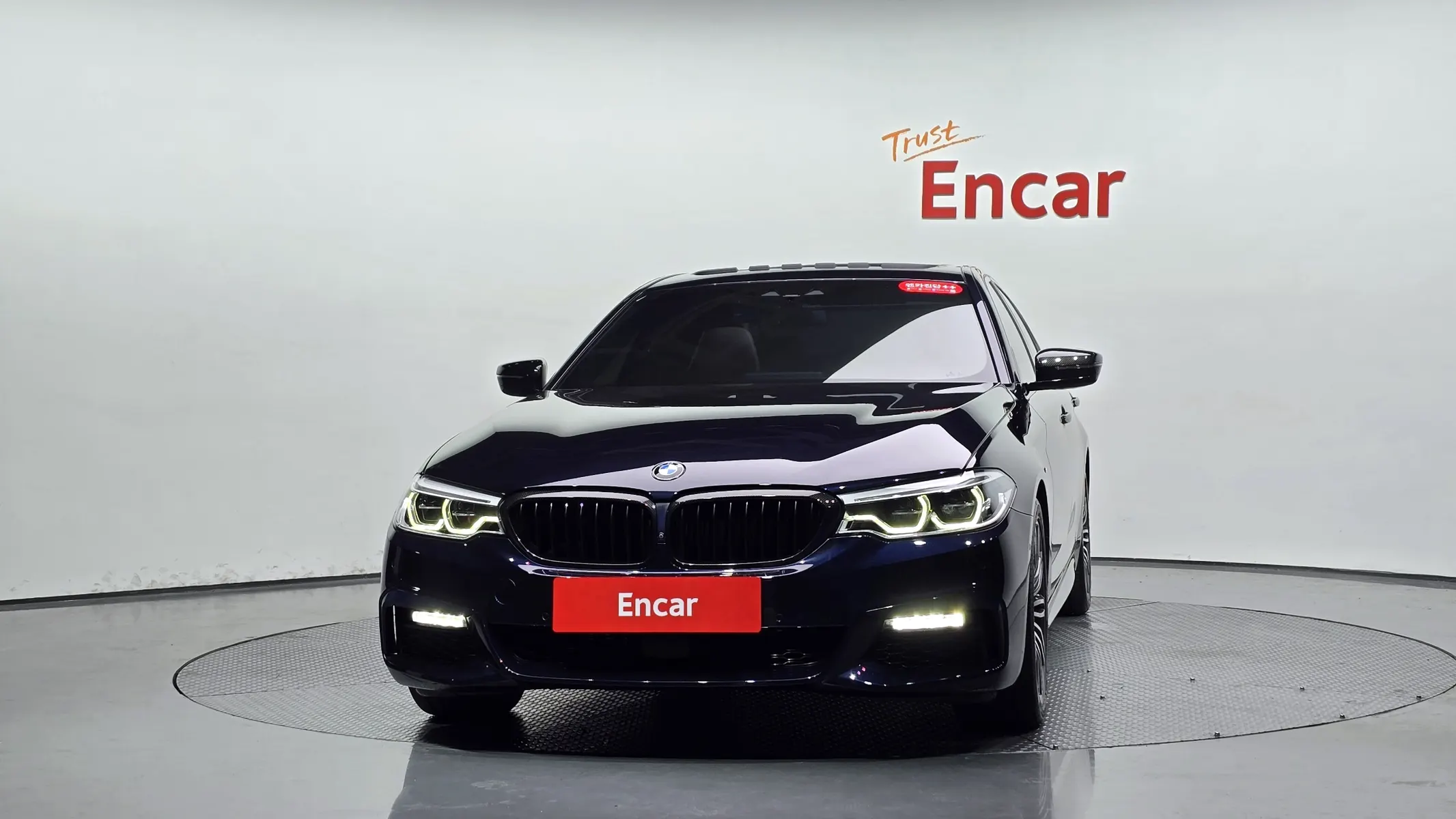 BMW 5 Series (G30) 520d M 2020 2/32
