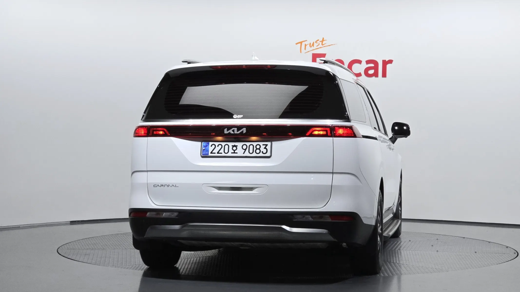 Kia Carnival 9 2023 3/5