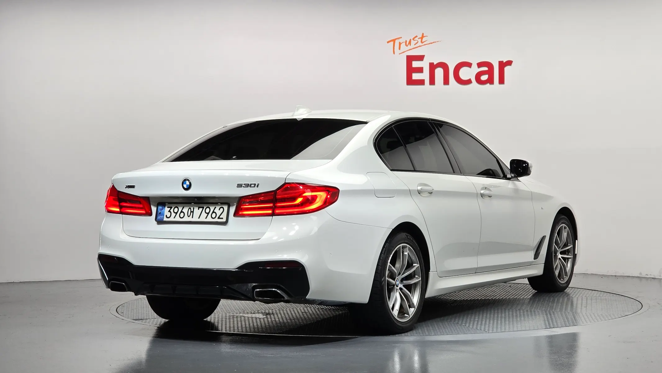BMW 5 Series (G30) 530i xDrive M 2017 2/21