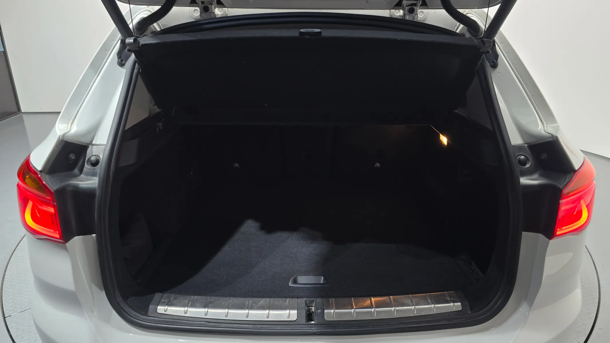 BMW X1 (F48) xDrive 18d 2016 32/33