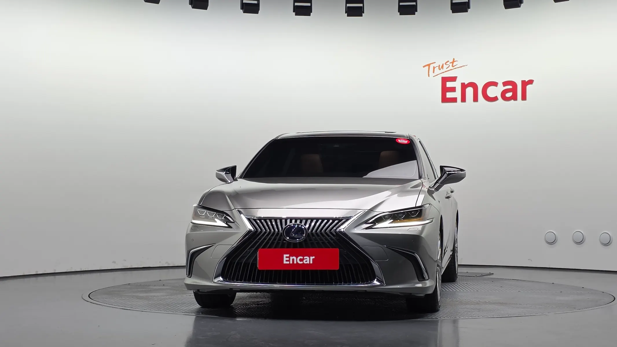 Lexus ES300h 7 2019 2/5