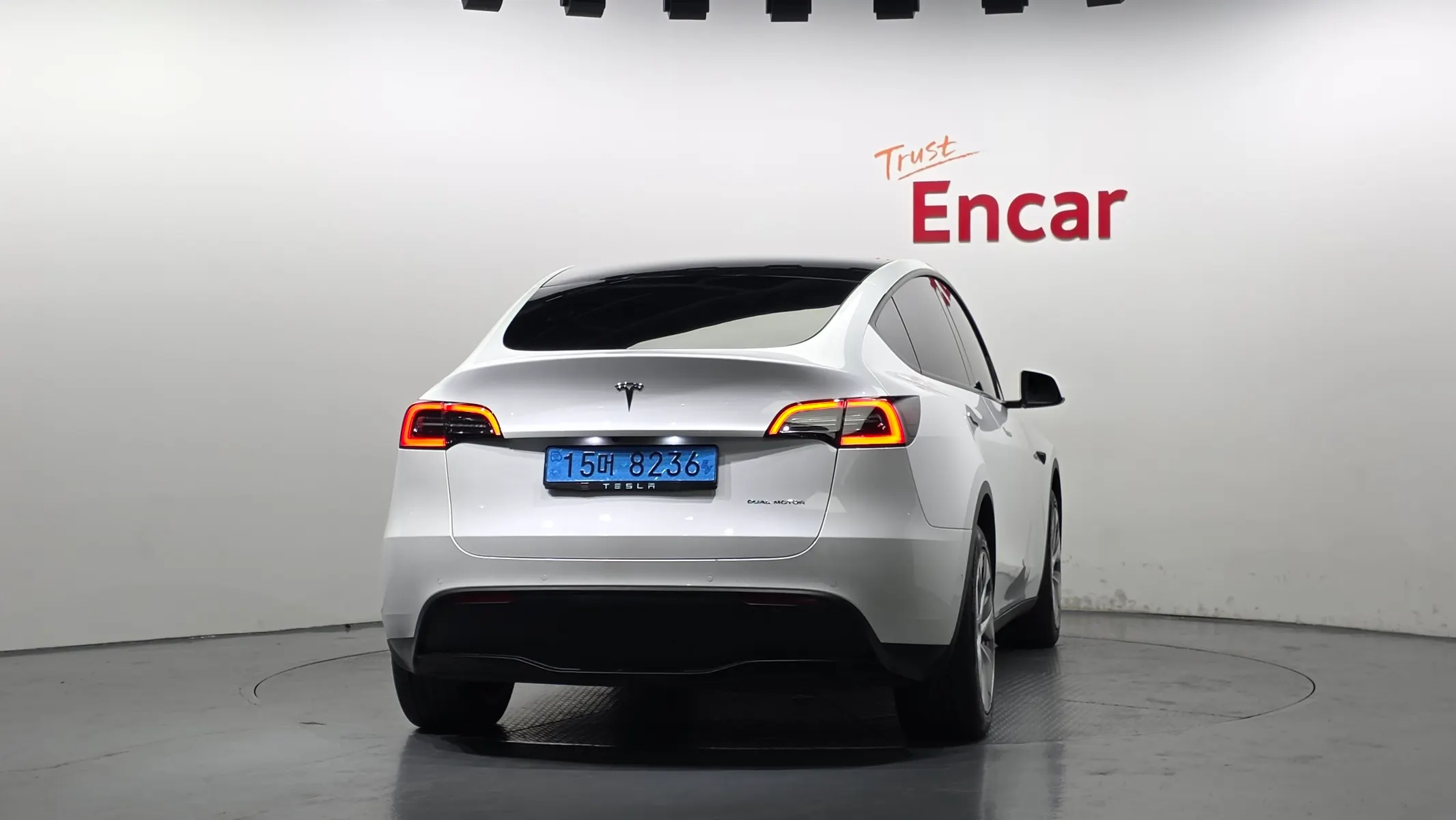Tesla Y AWD 2022 3/5
