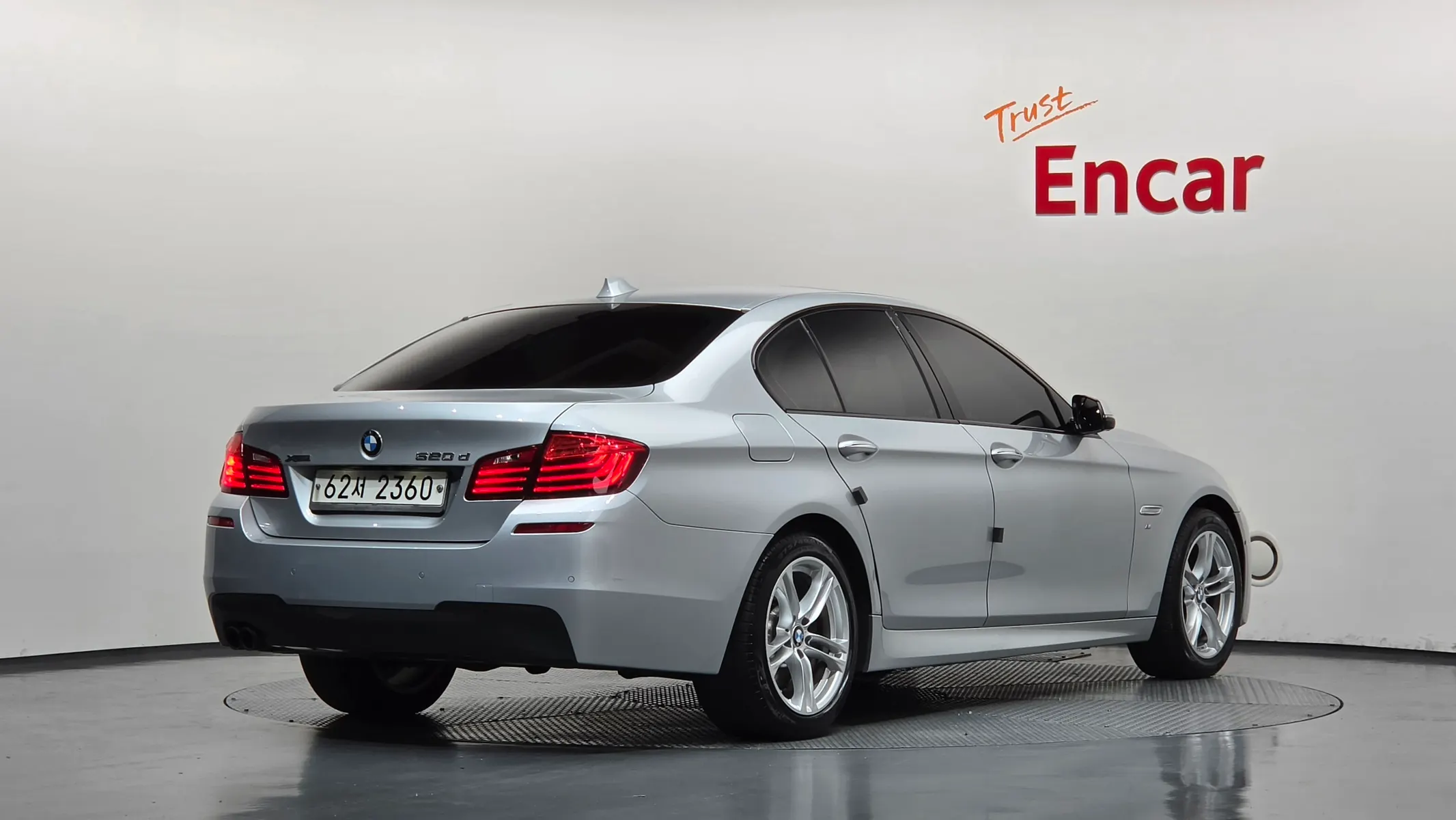 BMW 5 Series (F10) 520d xDrive M 2016 2/21