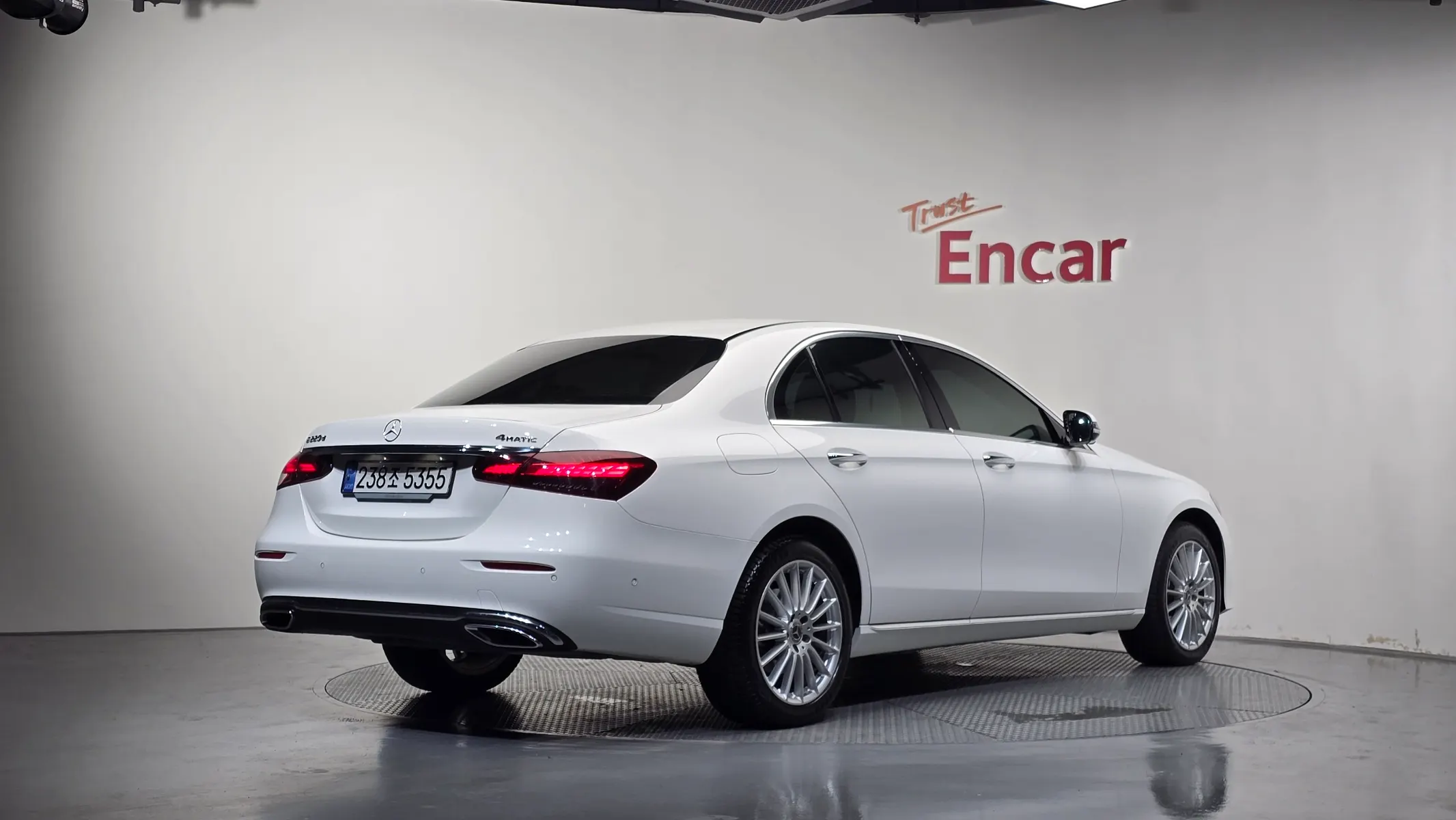 Mercedes-Benz E-Class W213 E220d 4MATIC 2023 2/35