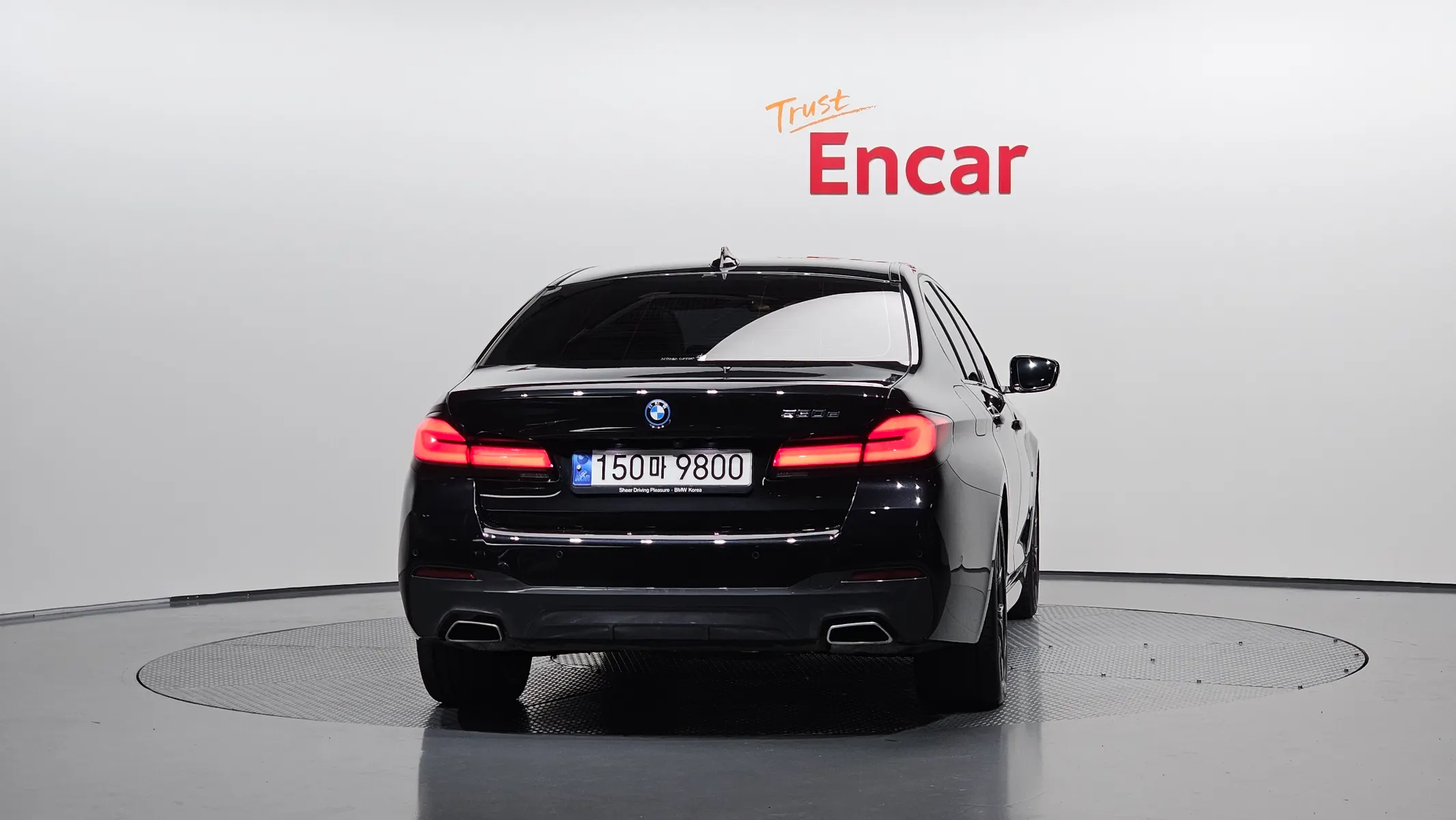 BMW 5 Series (G30) 530e M 2023 3/37