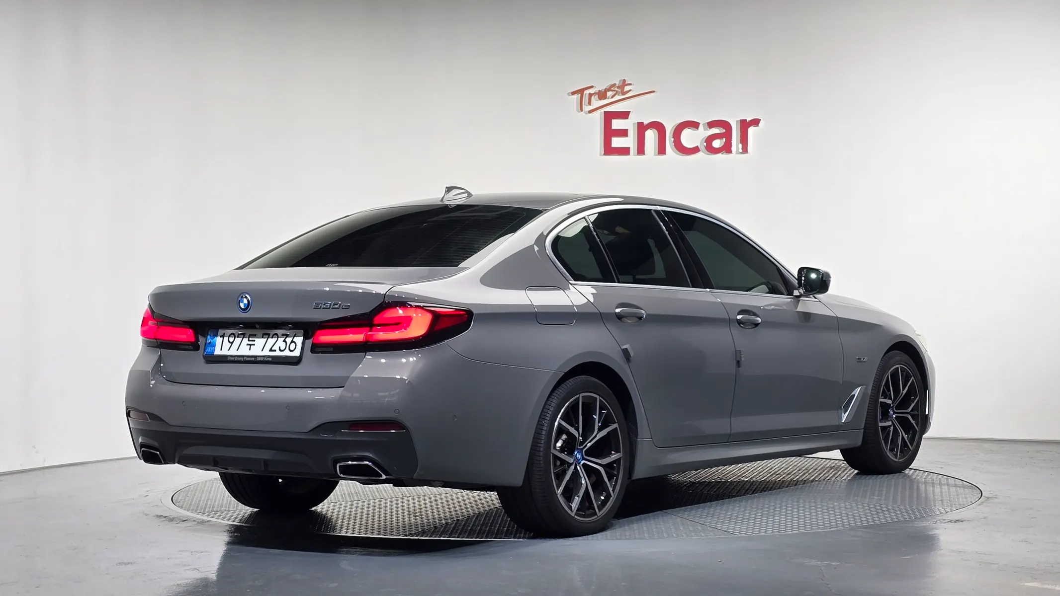 BMW 5 Series (G30) 530e M 2022 2/21