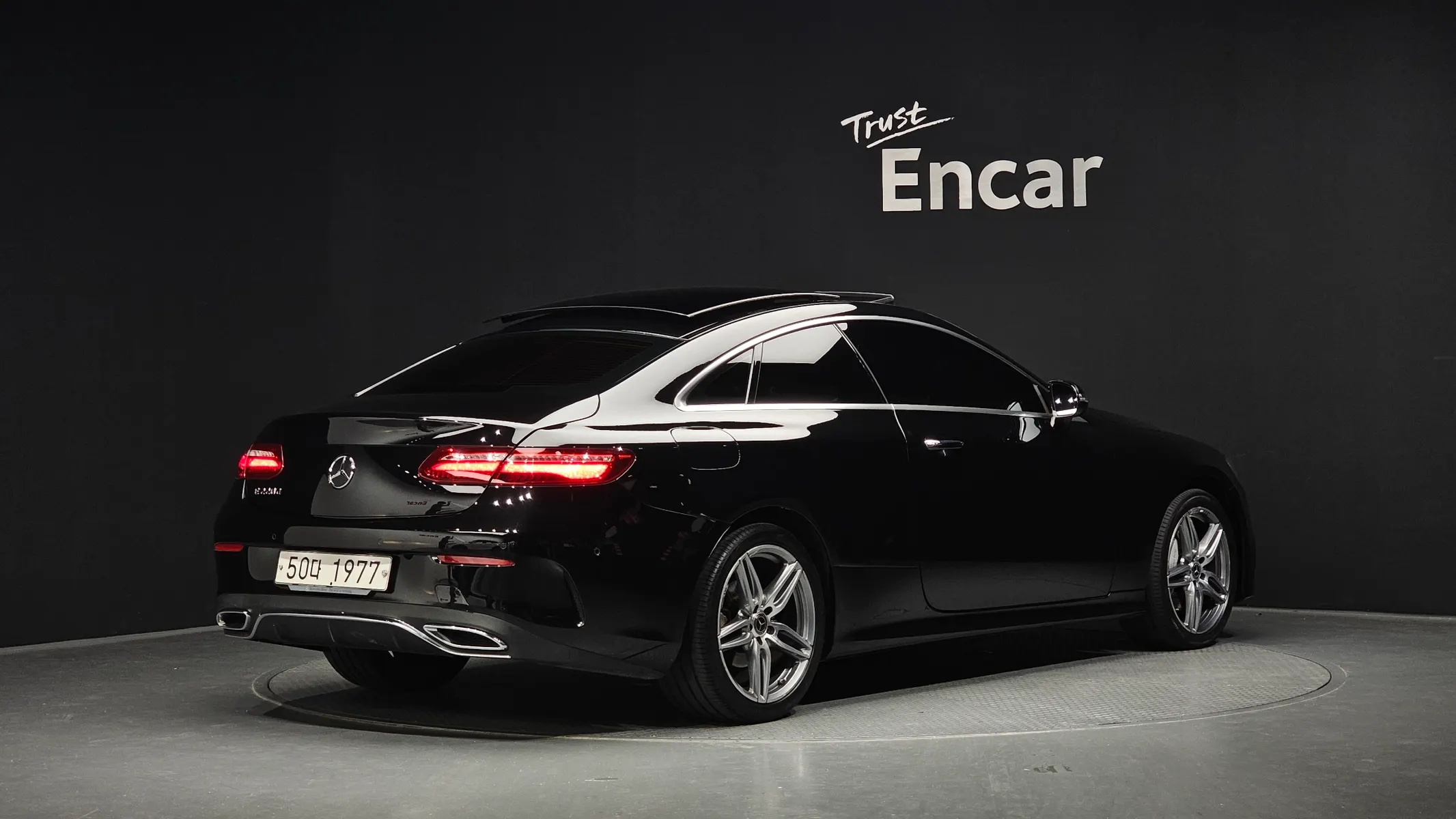 Mercedes-Benz E-Class W213 E220d 2018 2/36
