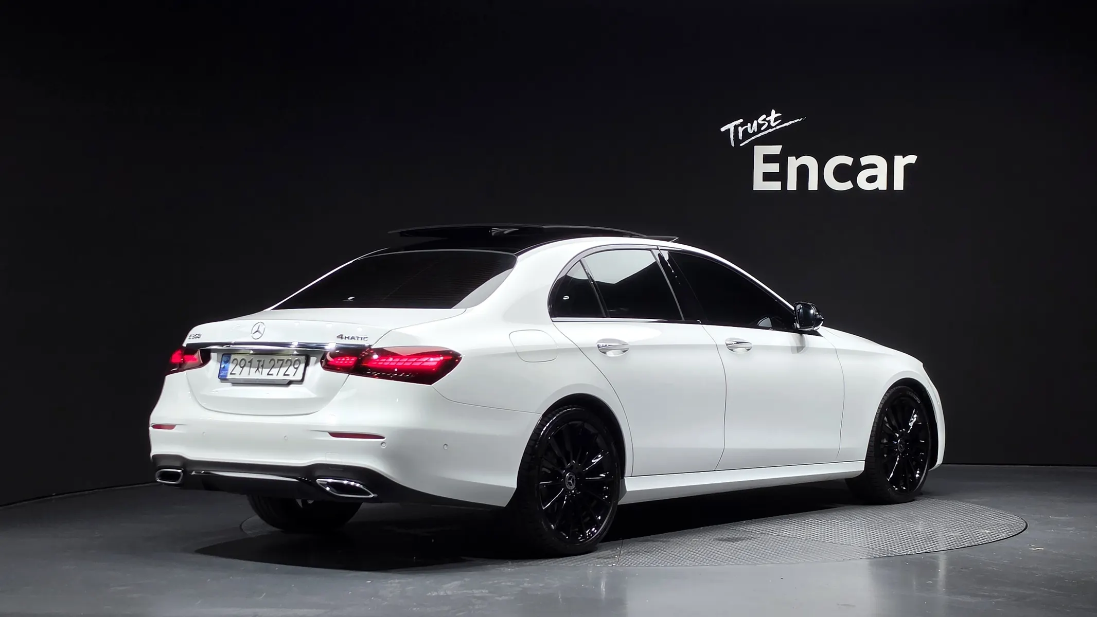 Mercedes-Benz E-Class W213 E350 4MATIC AMG Line 2023 2/36