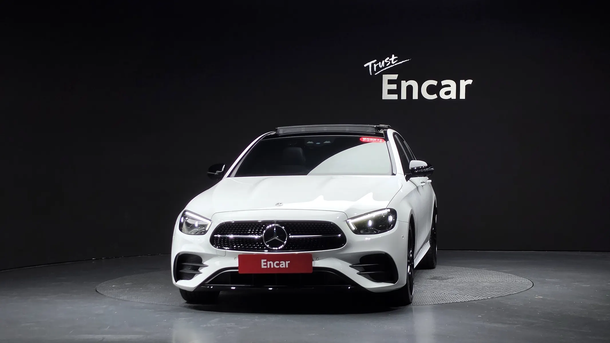 Mercedes-Benz E-Class W213 E350 4MATIC AMG Line 2023 3/36