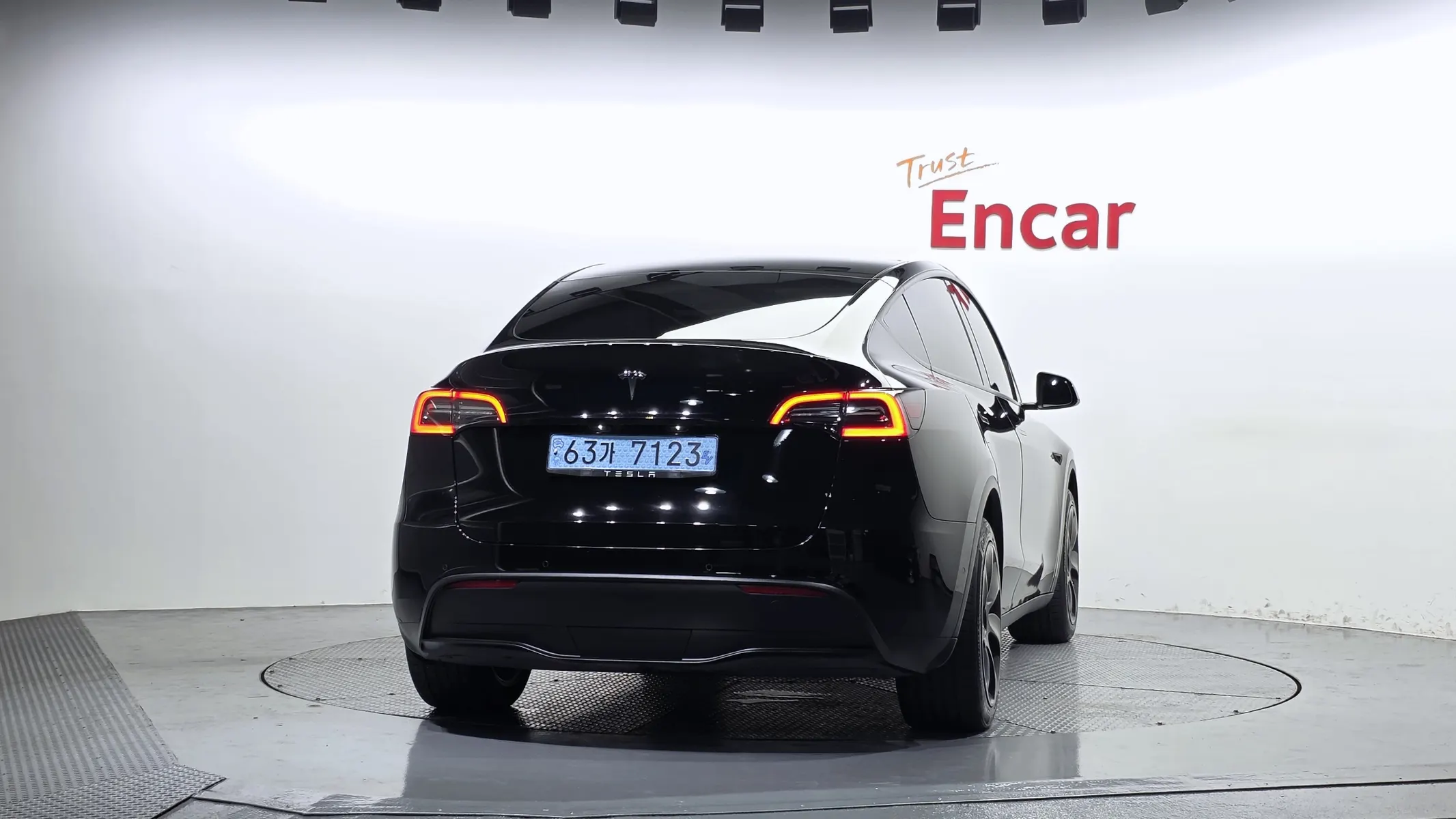 Tesla Y RWD 2021 3/5