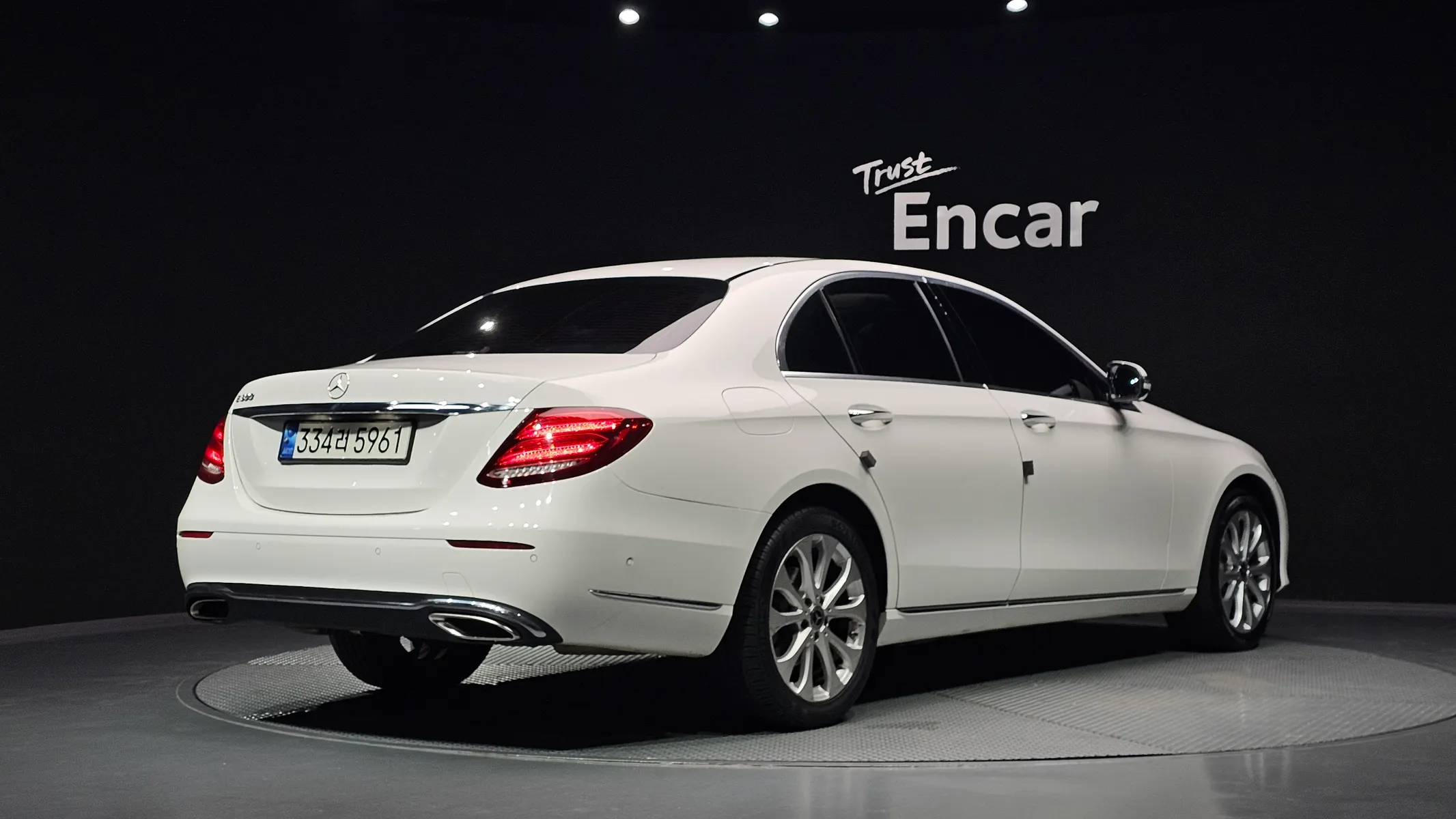 Mercedes-Benz E-Class W213 E300 2018 2/31