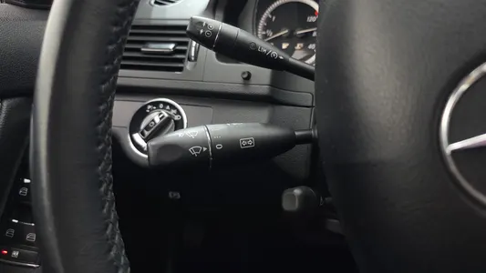 Mercedes-Benz C-Class W204 C200 CGI 2010 18