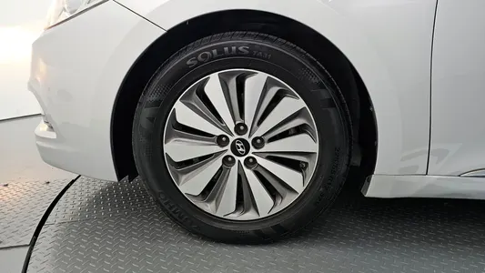 Hyundai HG 2014 5