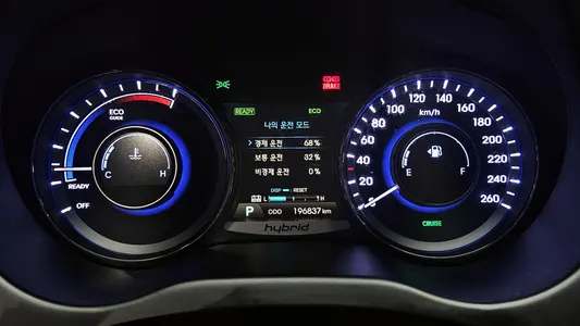 Hyundai HG 2014 8
