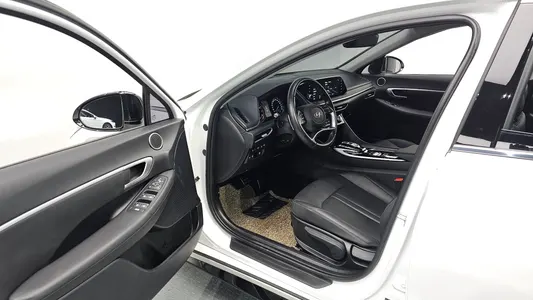 Hyundai (DN8) 2.0 2021 11